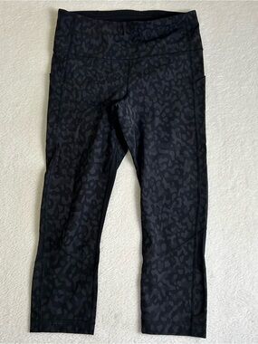 Lululemon Pants Women's 8 Black Animal High Rise Ankle Leggings Yoga Athletic